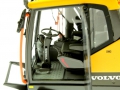AT Collections 3200101 - Volvo EWR 150E Mobilbagger mit Mitas Doppel-Bereifung Lenkrad