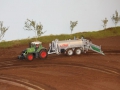Farmworld Fehmarn Okt. 2015 - Fendt Traktor mit Fliegl Fasswagen auf Schienen-System