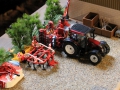 Field & Fun - Valtra Traktor Rot/Metallic